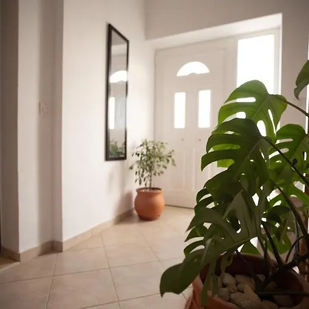 Nikorina Apts Лефкада