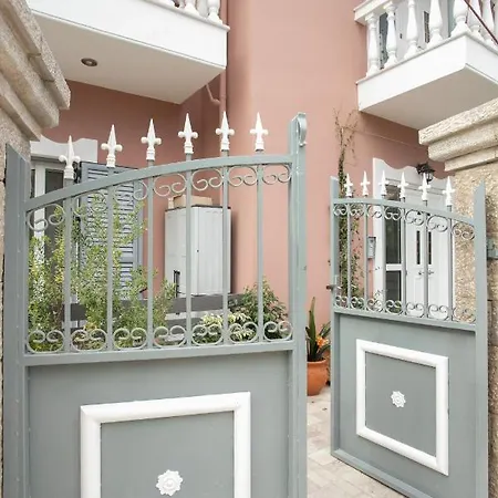 Nikorina Apts *