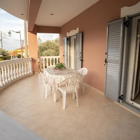 Nikorina Apts Лефкада