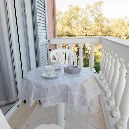 Nikorina Apts Лефкада